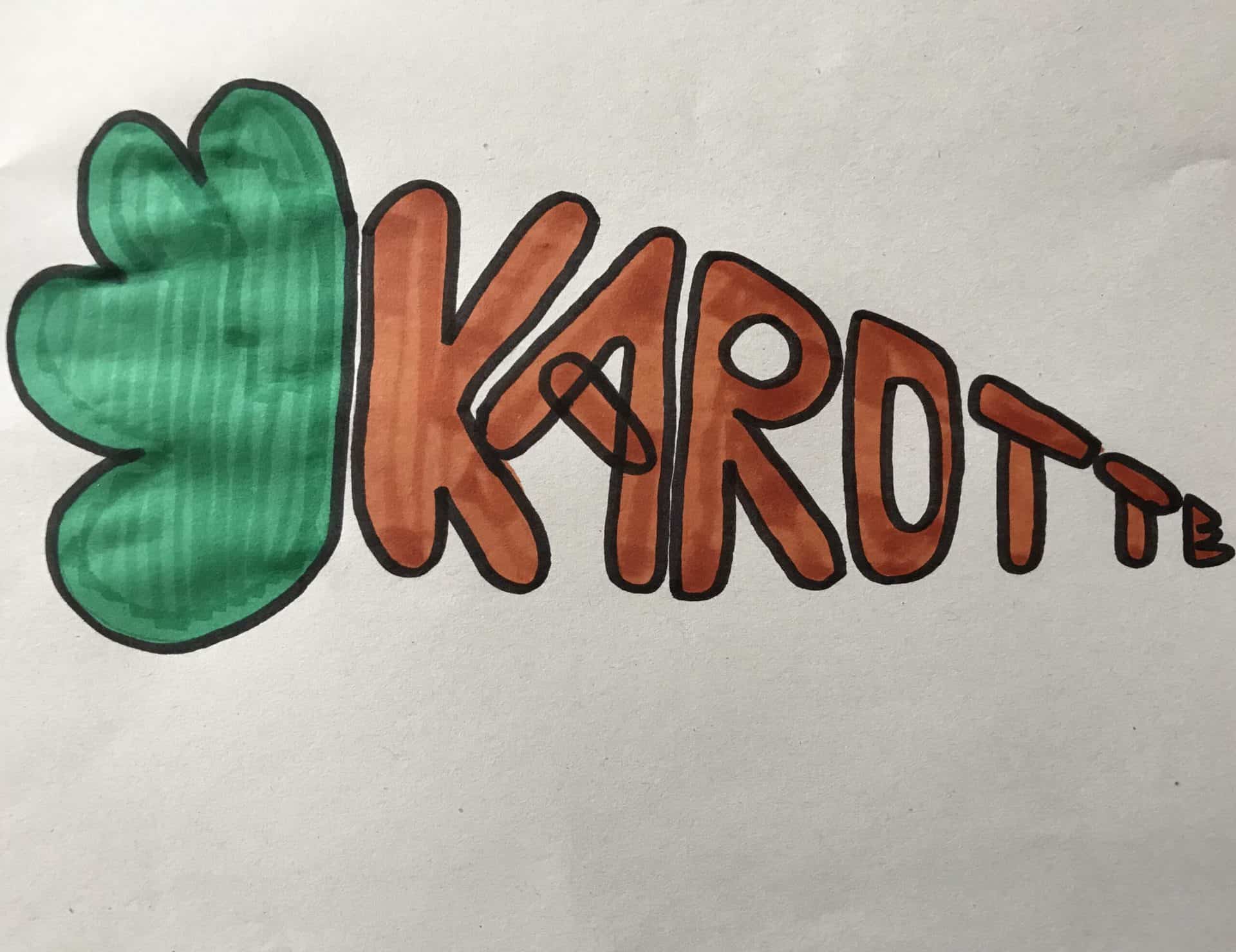 Karotte geschrieben in Karottenform. Die Karotte ist orange angemalt und das Karottengrün ist grün angemalt.